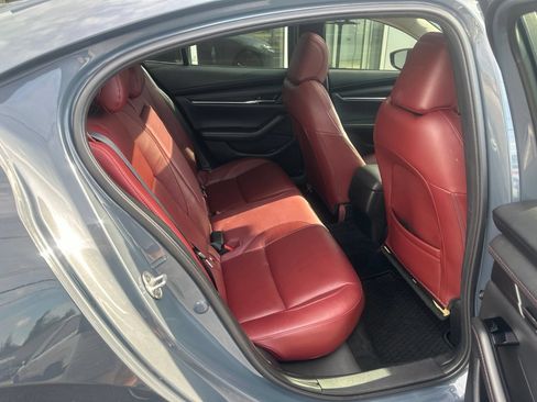 Used 2023 MAZDA MAZDA3 s FWD image 11