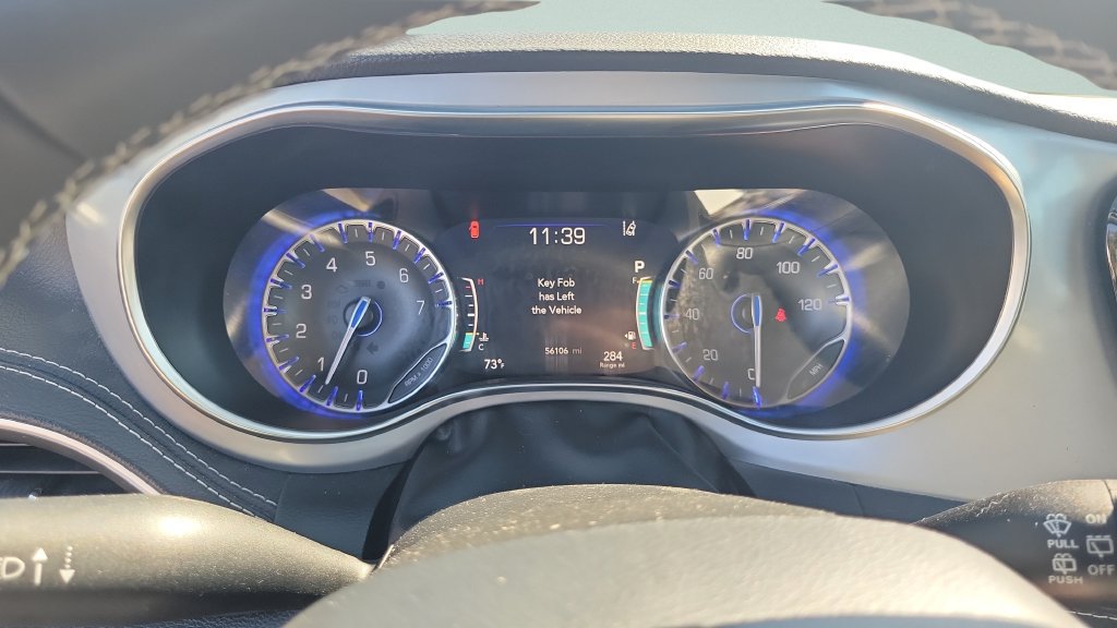 Used 2025 Chrysler Pacifica Limited FWD image 21