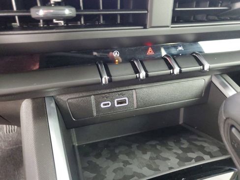 Used 2025 Chevrolet Colorado W/T image 18