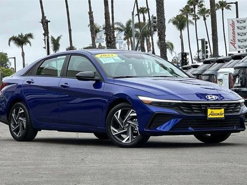 Certified 2025 Hyundai Elantra Sport w/ Cargo Package image 2