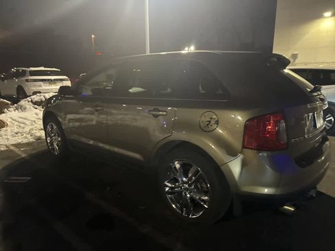 Used 2013 Ford Edge Limited w/ Driver Entry Pkg image 10