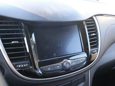 Used 2022 Chevrolet Trax LT w/ LT Convenience Package image 19