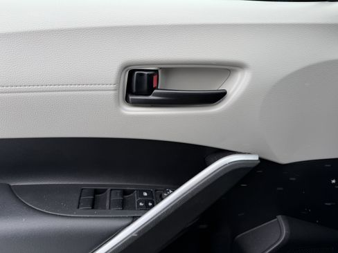 Certified 2022 Toyota Corolla Cross LE image 14