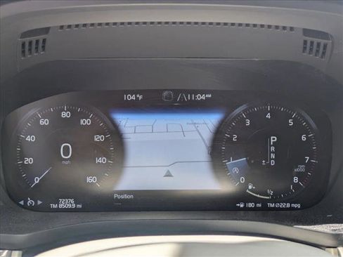 Used 2021 Volvo XC60 T5 Momentum w/ Premium Package FWD image 6