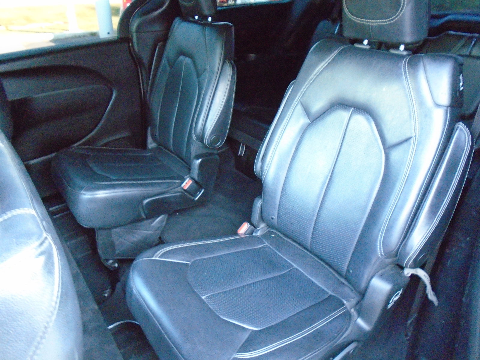 Used 2018 Chrysler Pacifica Touring-L w/ Advanced Safetytec Group FWD image 11