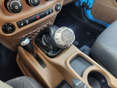 Used 2017 Jeep Wrangler Unlimited Sahara w/ Connectivity Group image 36