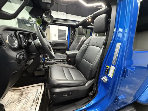 Used 2024 Jeep Wrangler Unlimited Sahara w/ Technology Group image 11