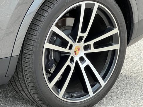 Certified 2024 Porsche Cayenne Coupe AWD/4WD image 14