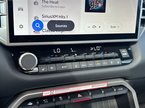 Used 2025 Toyota Tundra Limited image 21