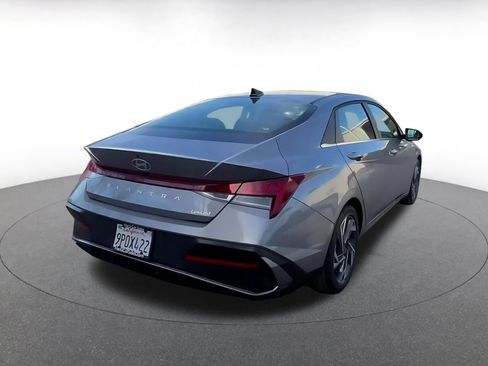 Used 2025 Hyundai Elantra Limited image 15