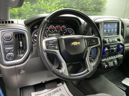 Used 2022 Chevrolet Silverado 1500 LT w/ Bed Protection Package RWD image 17