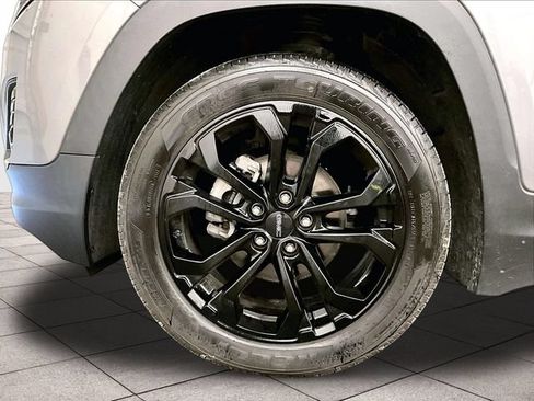 Used 2021 GMC Terrain SLT w/ Elevation Edition AWD/4WD image 8
