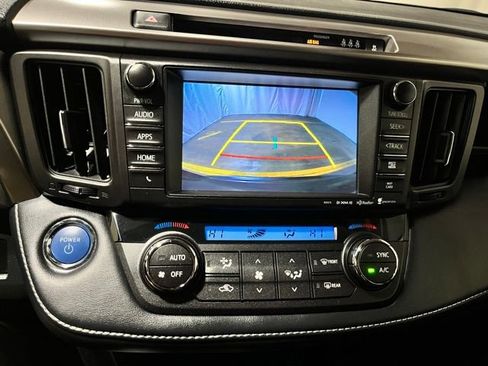 Used 2018 Toyota RAV4 Limited AWD/4WD image 18
