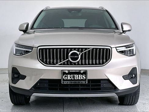 Used 2023 Volvo XC40 B5 Plus w/ Protection Package Premier AWD/4WD image 3