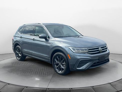 Used 2024 Volkswagen Tiguan SE AWD/4WD image 1