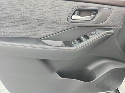 Used 2023 Nissan Rogue SV FWD image 32