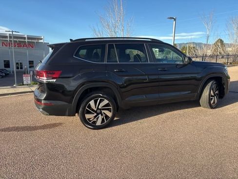 Used 2024 Volkswagen Atlas SE AWD/4WD image 4