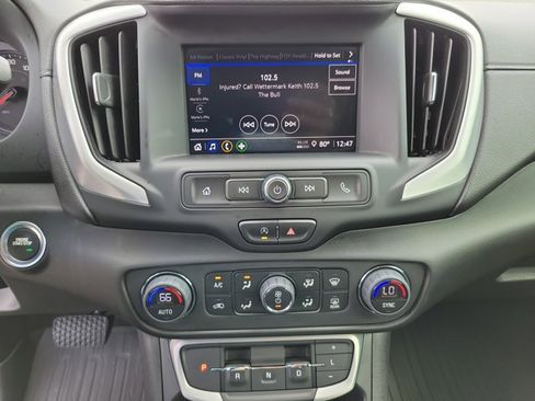 Used 2023 GMC Terrain SLE w/ Driver Convenience Package image 18