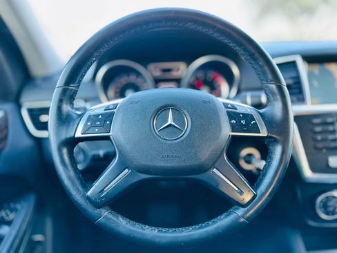 Used 2014 Mercedes-Benz GL 450 4MATIC w/ Lighting Package image 16
