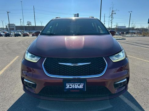 Used 2021 Chrysler Pacifica Touring image 9