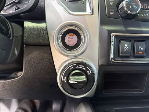 Used 2018 Nissan Titan SL AWD/4WD image 37