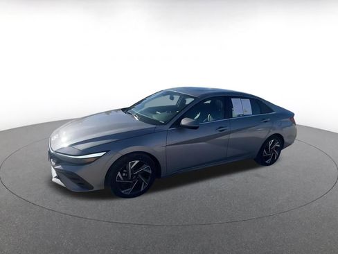Used 2025 Hyundai Elantra Limited image 8