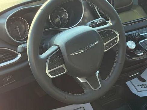 Used 2025 Chrysler Pacifica Select FWD image 13