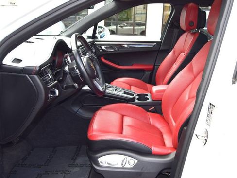 Used 2019 Porsche Macan AWD/4WD image 18