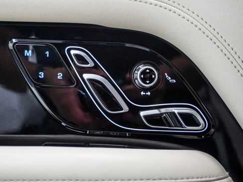 Used 2020 Land Rover Range Rover HSE image 41