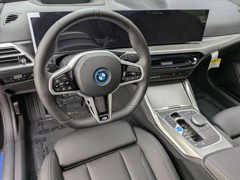 Used 2025 BMW i4 xDrive40i image 3