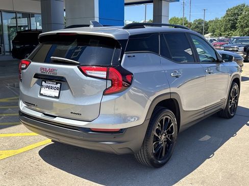 Used 2023 GMC Terrain SLE w/ Driver Convenience Package AWD/4WD image 3