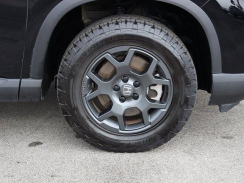 Certified 2025 Honda Pilot TrailSport image 9