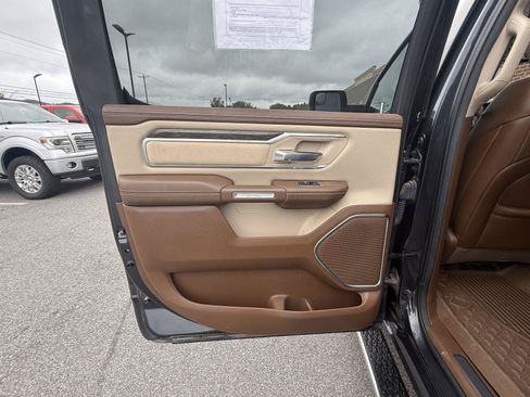 Used 2019 RAM 1500 Laramie AWD/4WD image 13
