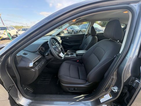 Used 2025 Nissan Altima 2.5 SV image 28