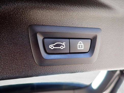 Used 2022 BMW X5 xDrive40i w/ M Sport Package image 9