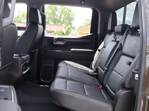 Used 2023 Chevrolet Silverado 1500 LTZ AWD/4WD image 30