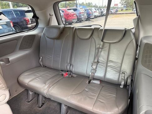 Used 2012 Kia Sedona EX w/ Luxury Pkg FWD image 14