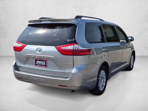 Used 2015 Toyota Sienna XLE FWD image 5