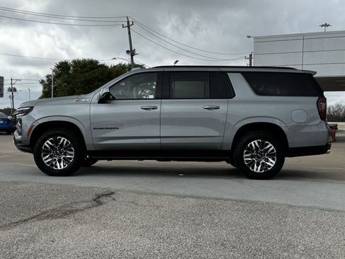 Used 2025 Chevrolet Suburban Z71 image 7