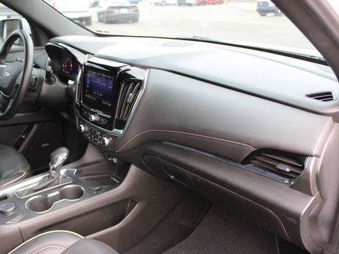 Used 2023 Chevrolet Traverse Premier image 32