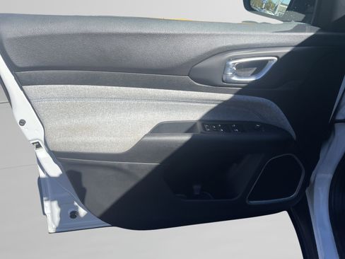 Used 2023 Jeep Compass Sport image 13