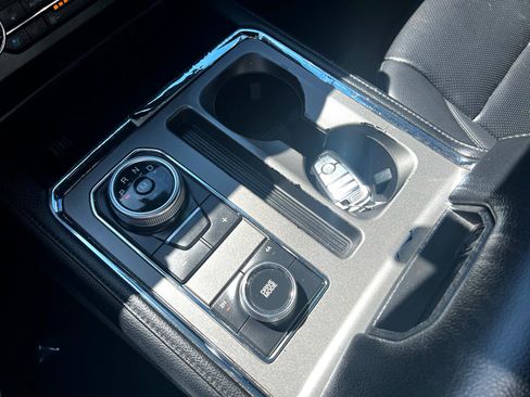 Used 2021 Ford Expedition XLT image 16