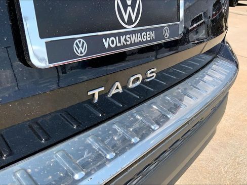 Used 2023 Volkswagen Taos SE w/ Black Wheel Package FWD image 8