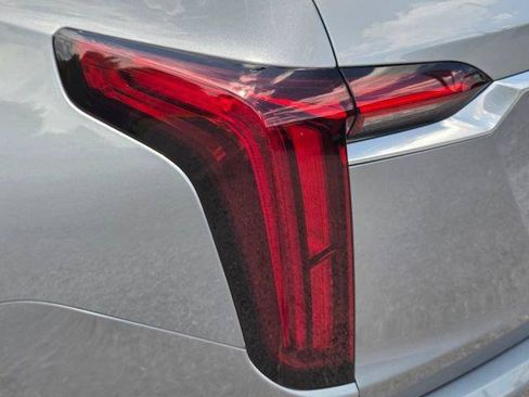 Certified 2025 Cadillac XT6 Luxury FWD image 11