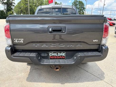 Used 2016 Toyota Tacoma Limited w/ Towing Package AWD/4WD image 7