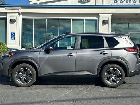 Used 2024 Nissan Rogue SV image 7