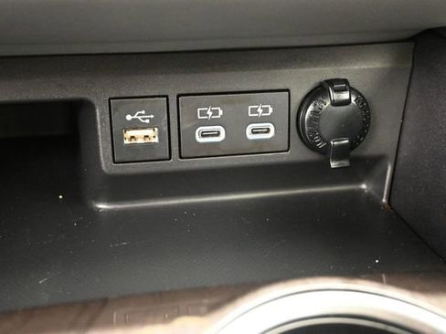 Used 2023 Toyota Highlander Platinum AWD/4WD image 32