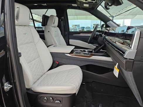 New 2026 Cadillac Escalade Platinum Luxury w/ LPO, Radiant Package image 28