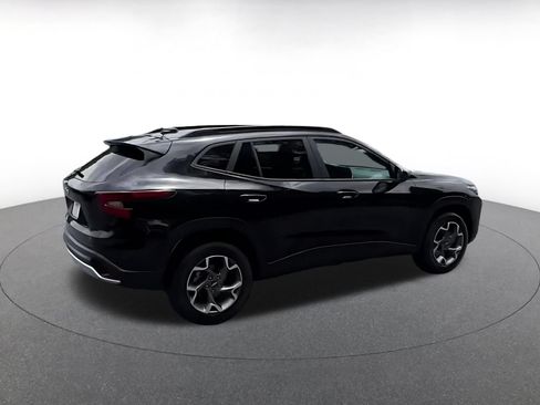 Used 2025 Chevrolet Trax LT w/ LT Convenience Package FWD image 12