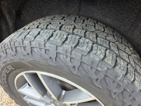 Used 2019 Jeep Grand Cherokee Limited AWD/4WD image 10